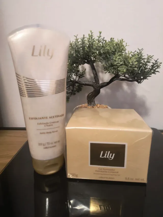 Kit 2 prodotti Lily esfoliante e idratante