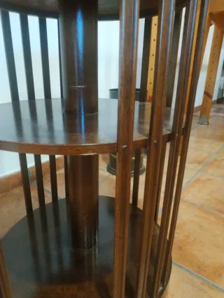 Mesita auxiliar redonda clásica