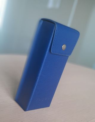 Custodia Vogue per Occhiali in Pelle Blu – Elegant