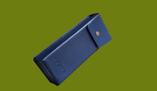 Custodia Vogue per Occhiali in Pelle Blu – Elegant