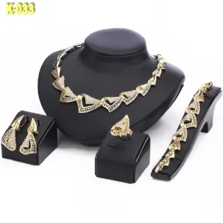 Conjunto Bisutería Dorada con Pedrería