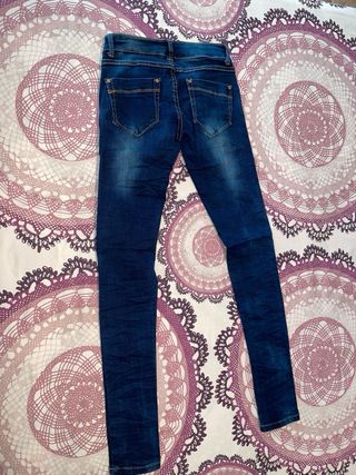 Pantalones talla 34 pitillo (10€/pantalón)