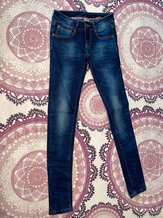 Pantalones talla 34 pitillo (10€/pantalón)