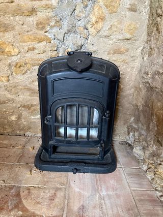 Estufa antigua de hierro fundido