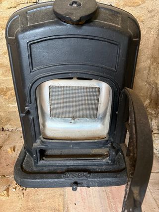 Estufa antigua de hierro fundido