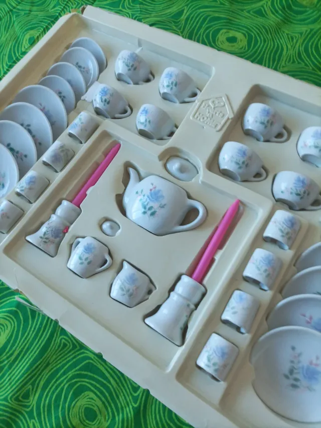 Vajilla infantil porcelana flores azules