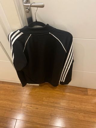 Chaqueta Adidas Negra con Rayas Blancas