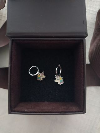 Pendientes de oro con unicornio multicolor