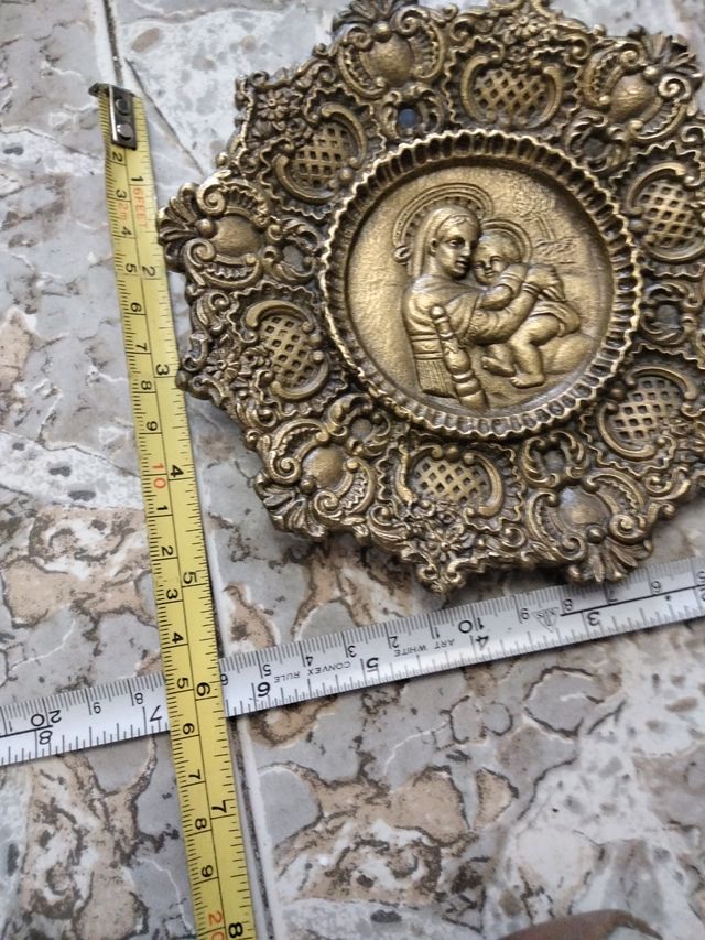 2 piatti decorativi in rilievo vergine