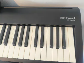 Piano Roland FP30X Negro, con extras