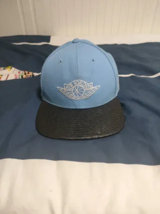 Gorra Jordan Plana Azul y Negra