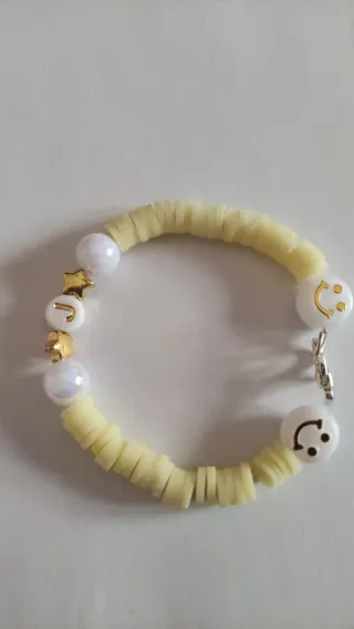 Pulsera de cuentas amarillas y blancas