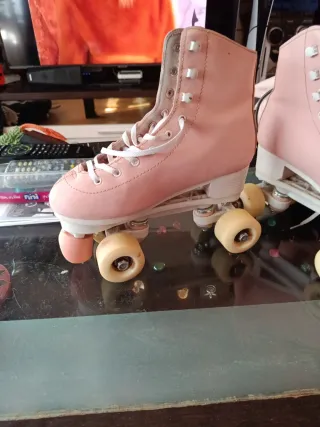 Patines de 4 ruedas color rosa con bolsa

