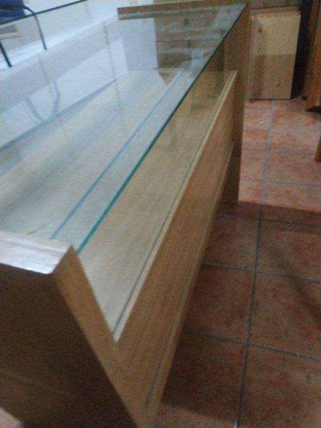 Mostrador madera y cristal para tienda