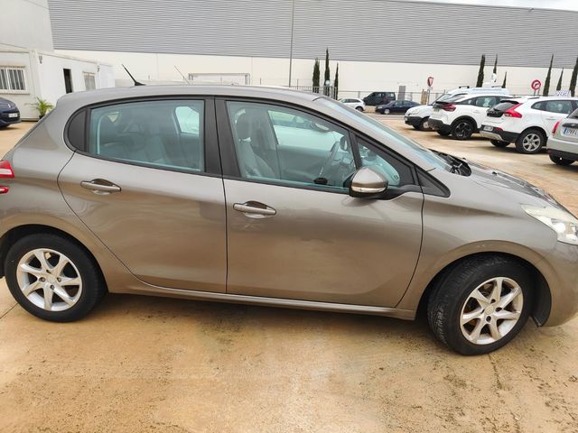 Peugeot 208 2013