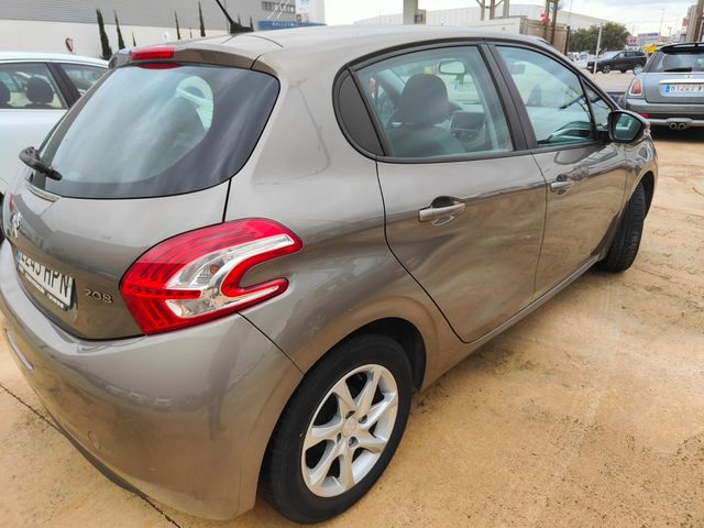 Peugeot 208 2013