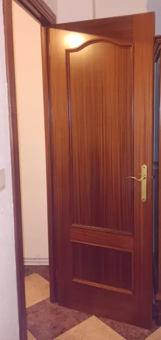 Puerta de madera interior