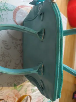 Bolso de mano Refresh color turquesa.