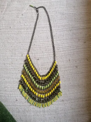 Collar/bisutería verde y amarillo
