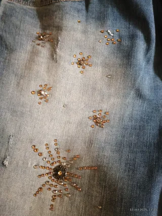 Vaqueros con pedrería dorada