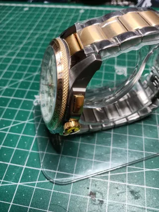 Cronografo Ferrari con quadrante argentato bicolore