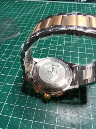 Cronografo Ferrari con quadrante argentato bicolore