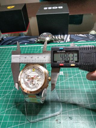 Cronografo Ferrari con quadrante argentato bicolore