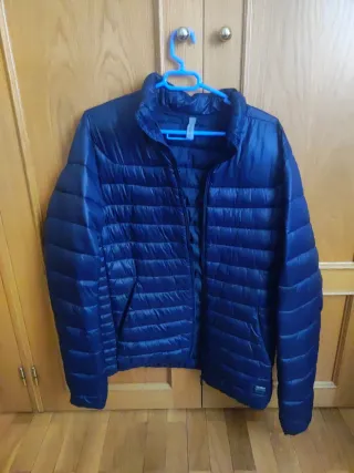 Plumas ligero azul marino