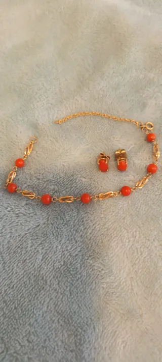 Pulsera y pendientes oro y coral