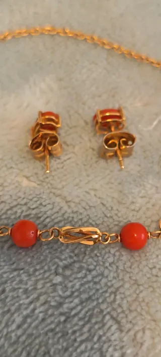 Pulsera y pendientes oro y coral