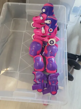 Patines rosas y morados con protecciones