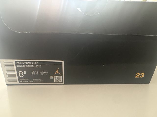 Air Jordan 1 Mid Negro Verde