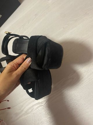 Sandalias de tacón terciopelo destalonadas negro