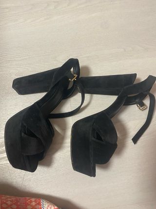 Sandalias de tacón terciopelo destalonadas negro