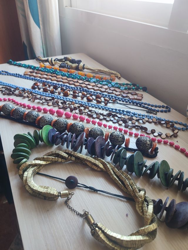 Lote 12 COLLARES artesanales y étnicos variados