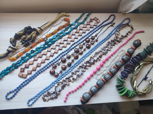 Lote 12 COLLARES artesanales y étnicos variados