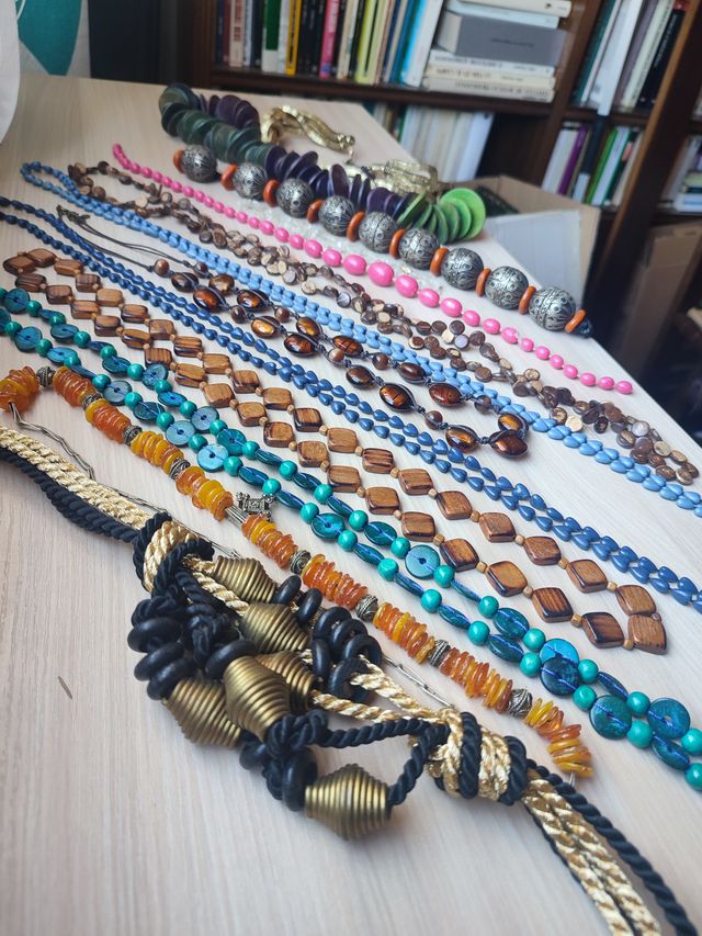 Lote 12 COLLARES artesanales y étnicos variados