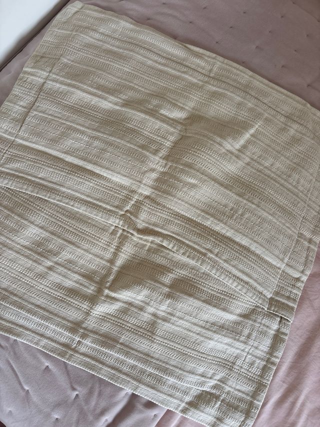 Dos fundas de almohada beige