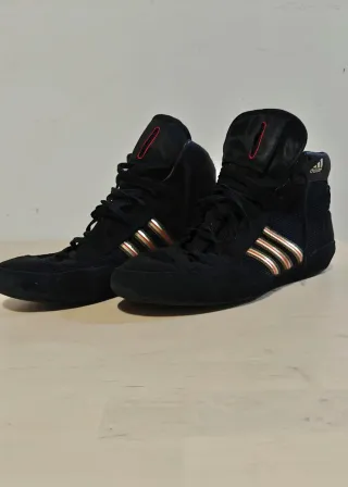 Zapatillas Adidas Lucha/Boxeo Negras y Doradas