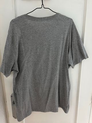 Camiseta Nike Gris Básico