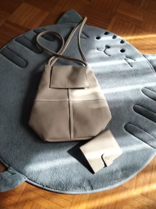 Bolso y cartera beige