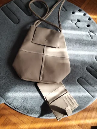 Bolso y cartera beige