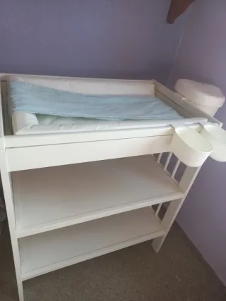 Fasciatoio bianco per bambini con ripiani