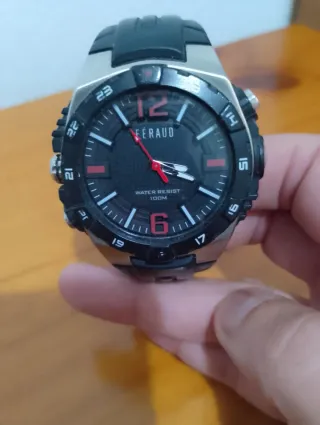 Reloj de pulsera negro y plateado