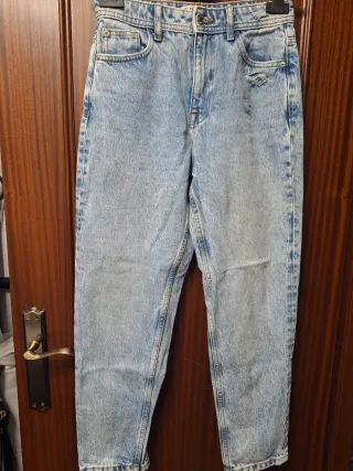 Pantalón vaquero desgastado