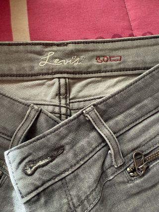 Pantalón Levis gris