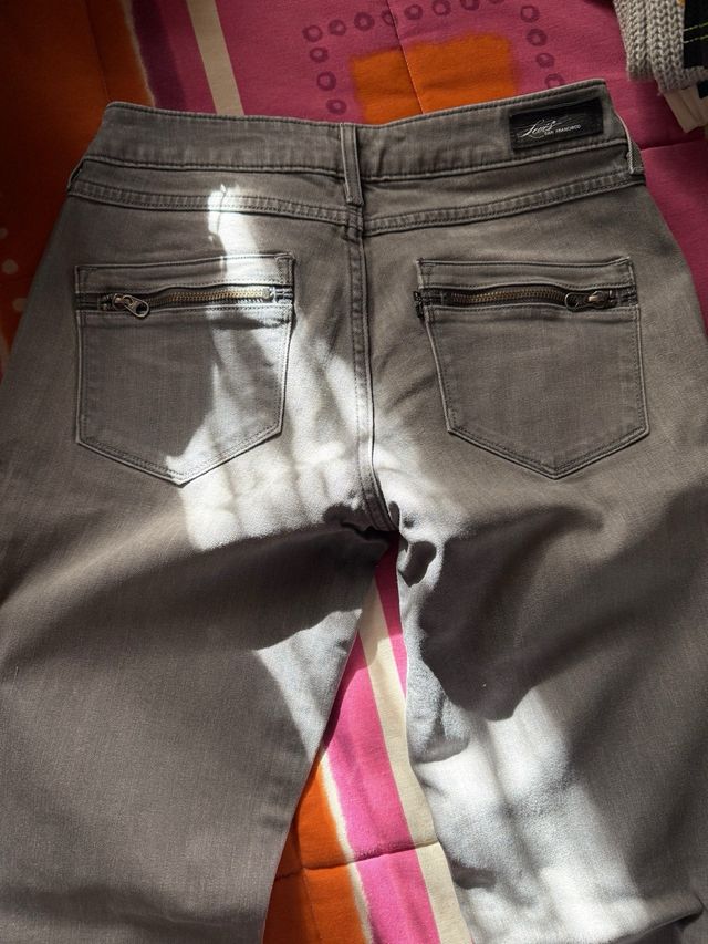 Pantalón Levis gris