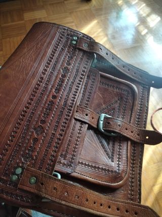 Bolso de piel marrón