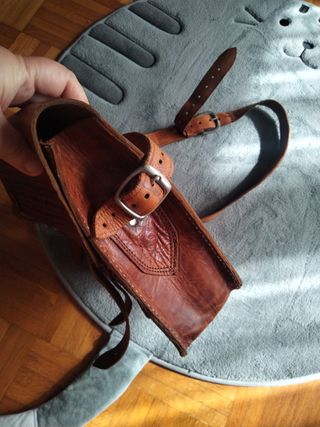 Bolso de piel marrón