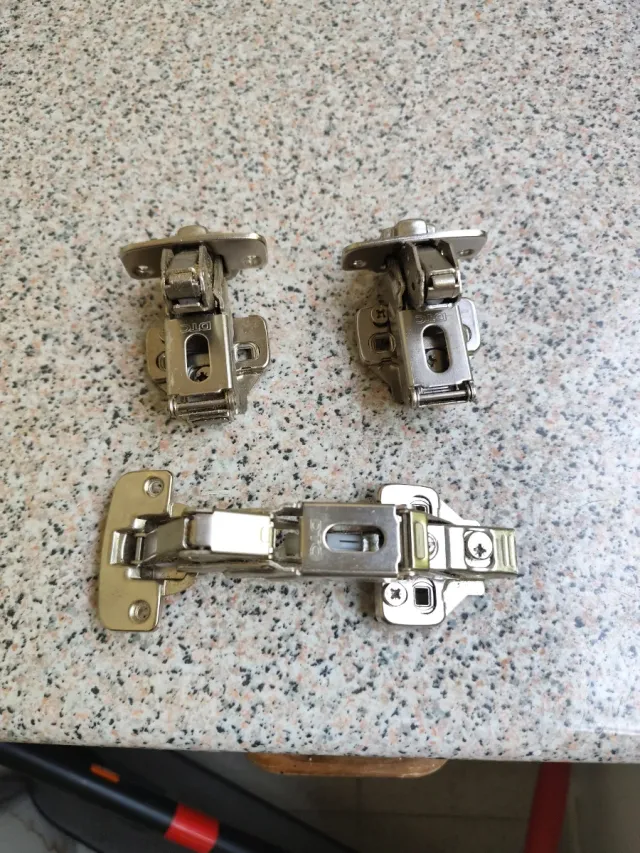 Bisagras para puertas de muebles (3 unidades)